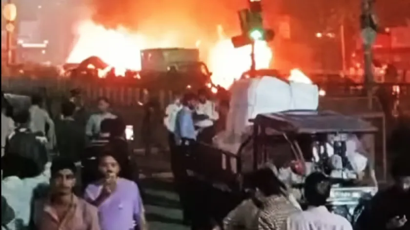 Delhi Blast: দেশের রাজধানীতে ভয়াবহ বিস্ফোরণ! মৃত ১০, জঙ্গি যোগের আশঙ্কায় শুরু তদন্ত