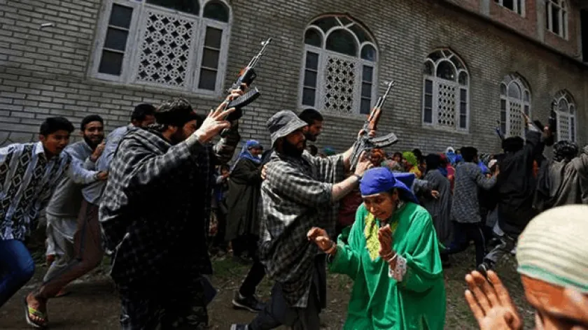 Kashmir Terrorism: ভূস্বর্গে ঘাঁটি গেঁড়েছে ৩০ জনের বেশি পাক জঙ্গি! অভিযান ভারতীয় সেনার