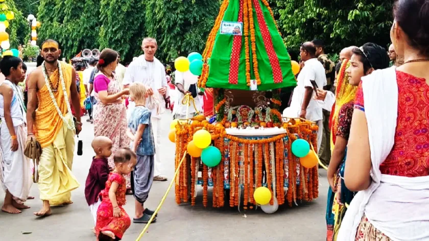 রথযাত্রা ইসকন 