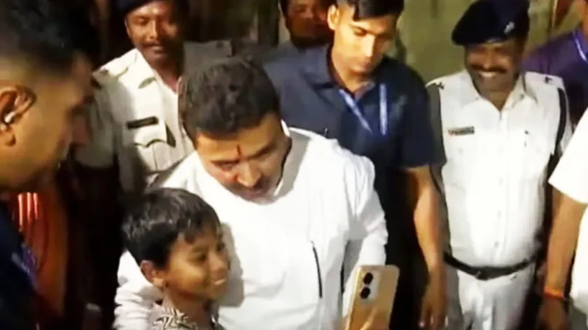  মুখ্যমন্ত্রী 
