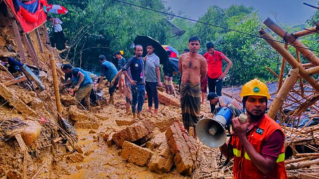 Bangladesh: প্রবল বর্ষণে বাংলাদেশের রোহিঙ্গা শিবিরে ধস! মৃত কমপক্ষে ৮