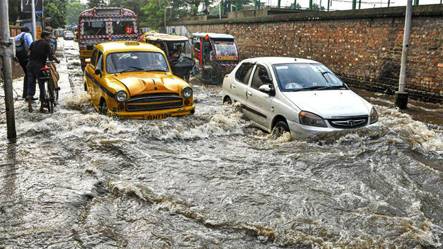 Howrah: রাজ্য সরকারের বরাদ্দ ১৫ কোটি টাকায় চলছে নিকাশি সংস্কারের কাজ! জমা জলের সমস্যা সমাধানে তৎপর পুরসভা