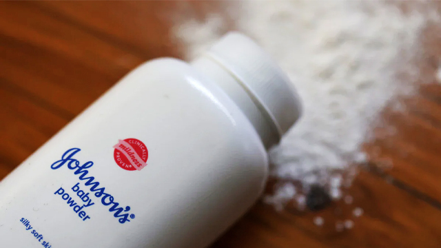 Johnson Baby Powder: জনসনের বেবি পাউডারে ক্যানসারের বিষ! আইনি সংকটে কম্পানি