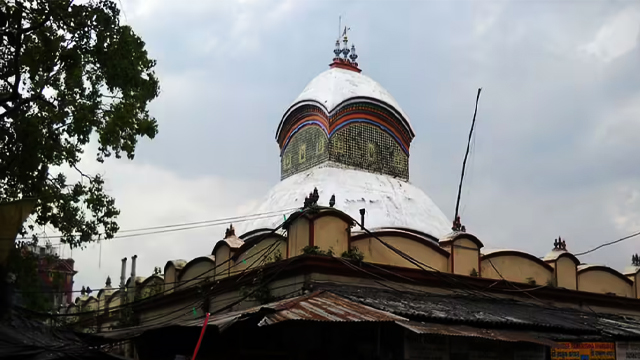 Kalighat: মিলছেনা লকারের চাবি! চুরি হয়েছে কালীঘাটে রক্ষিত দেবীর গয়না?