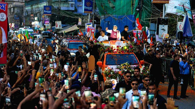 Howrah: শহরে জনসমুদ্রের মাঝে রোড-শো প্রধানমন্ত্রীর