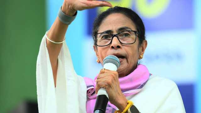 Mamata Banerjee: প্রতি পদে বাধা দেওয়া হচ্ছে! খড়দায় অভিযোগ মমতার