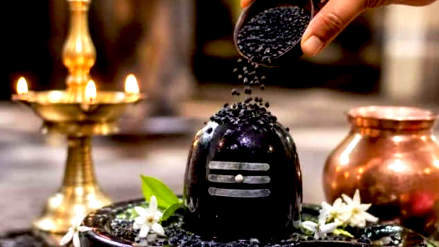 Mythology: শ্রাবন মাসের প্রতি সোমবার শিবলিঙ্গে অর্পণ করুন কালো তিল!