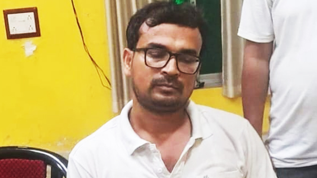 Howrah:বিল্ডারসের কাছ থেকে এক লক্ষ টাকা ঘুষ নিতে গিয়ে পাকড়াও হাওড়ার কনস্টেবল!