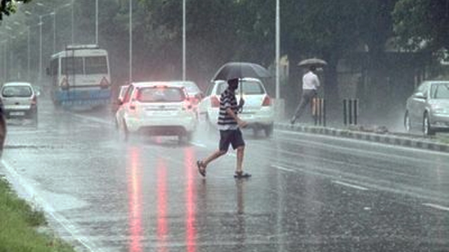 Weather Update: শক্তিশালী নিম্নচাপের জেরে মঙ্গলবার রাজ্য জুড়ে ভারী বৃষ্টির সতর্কতা!